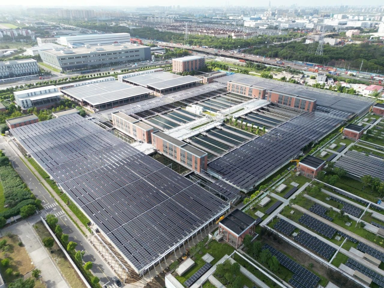 光伏赋能 游艇会yth206水务绘就高质量开展亮丽底色